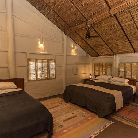 Tiger Tops Tharu Lodge Chitwan Zewnętrze zdjęcie