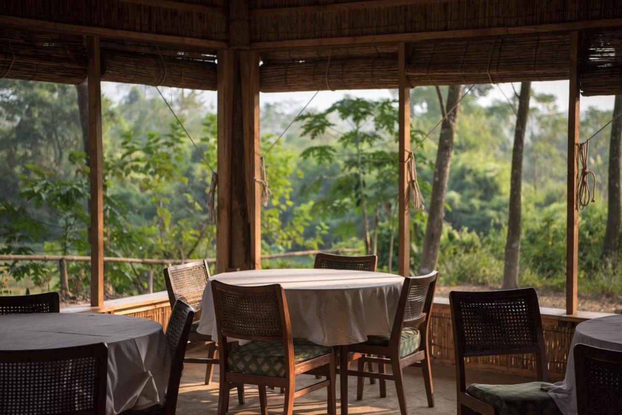 Tiger Tops Tharu Lodge Chitwan Zewnętrze zdjęcie