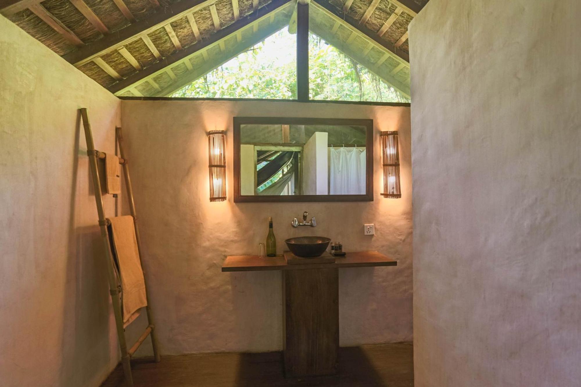 Tiger Tops Tharu Lodge Chitwan Zewnętrze zdjęcie