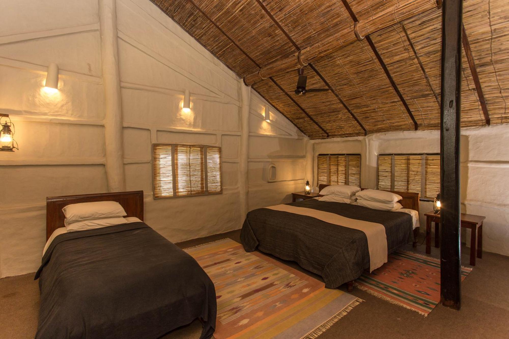 Tiger Tops Tharu Lodge Chitwan Zewnętrze zdjęcie