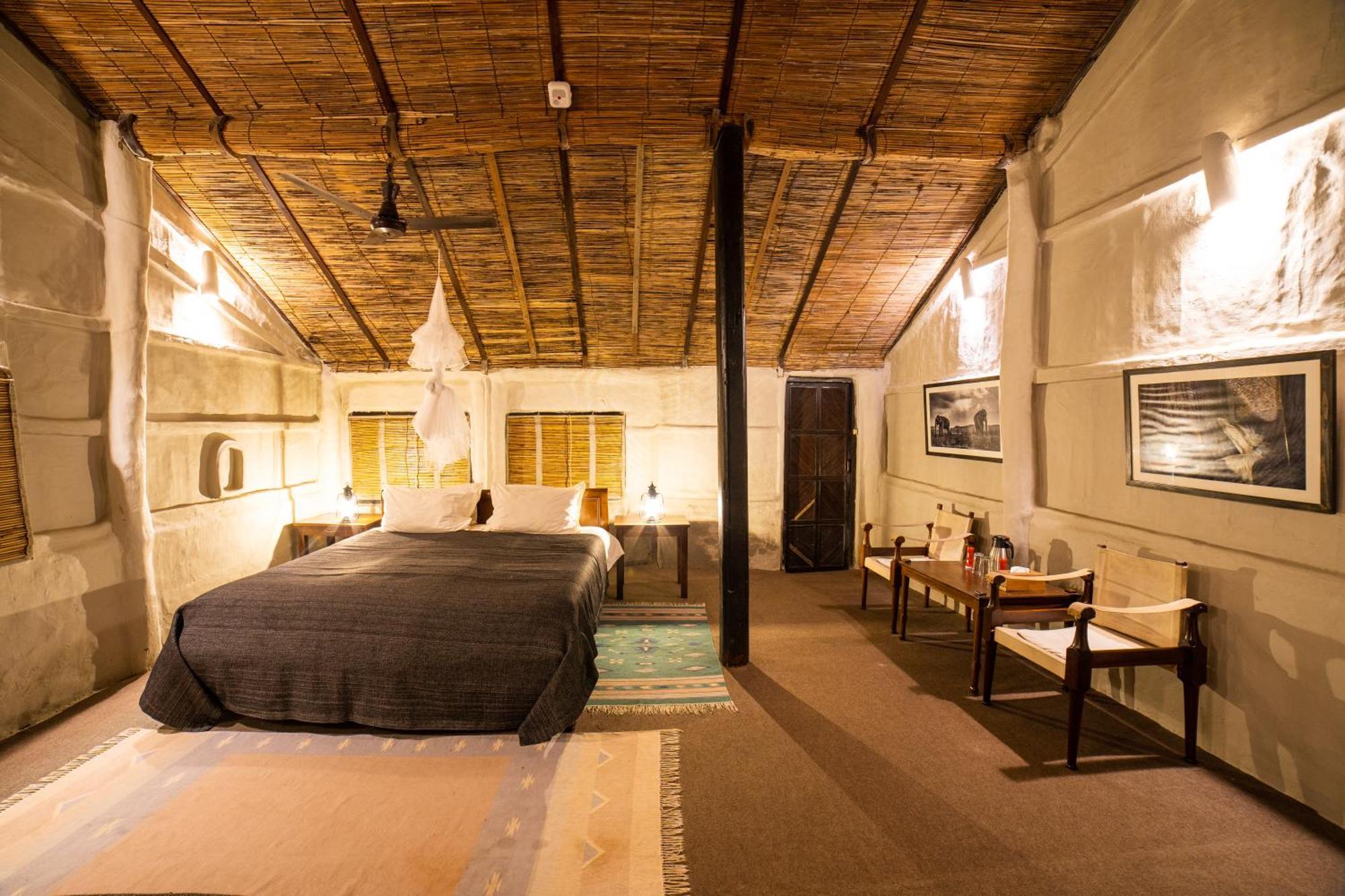 Tiger Tops Tharu Lodge Chitwan Zewnętrze zdjęcie
