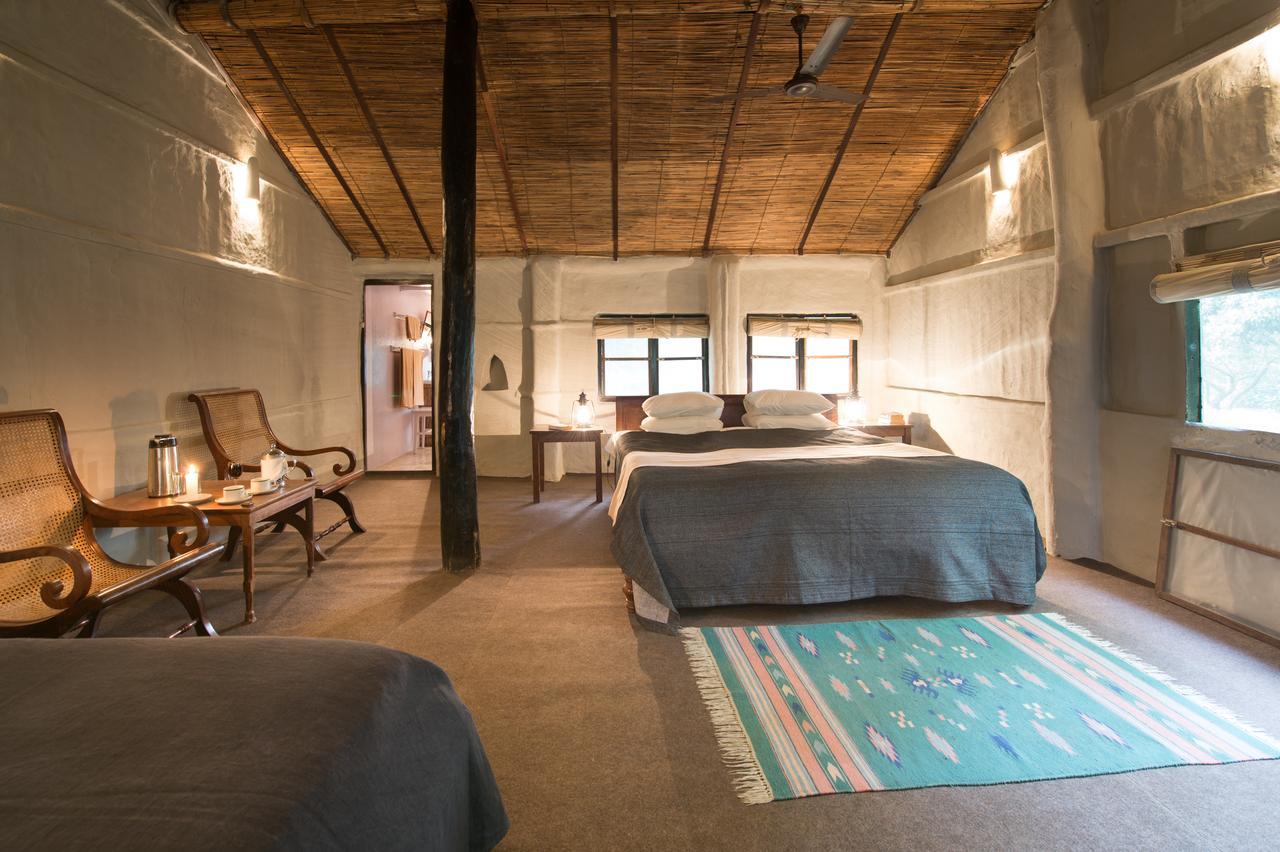 Tiger Tops Tharu Lodge Chitwan Pokój zdjęcie