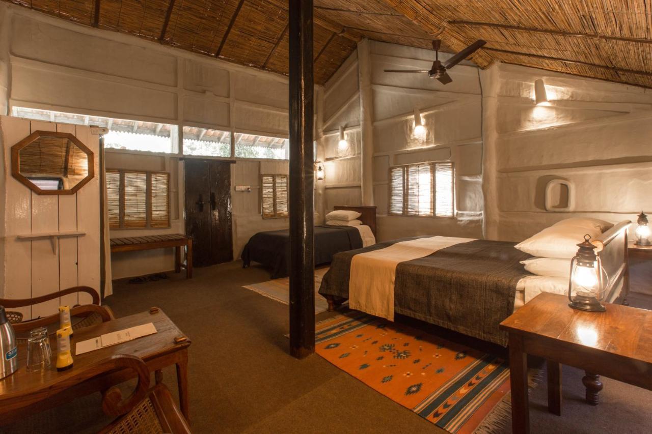 Tiger Tops Tharu Lodge Chitwan Zewnętrze zdjęcie