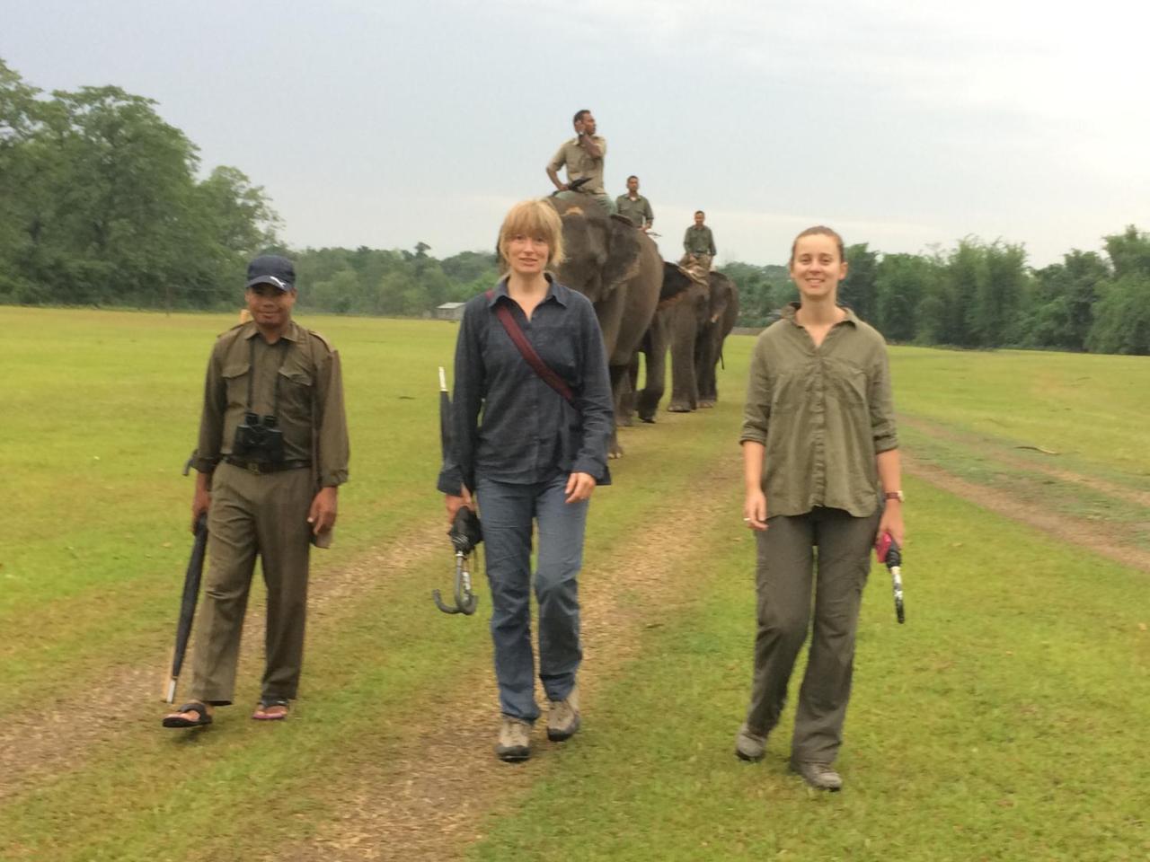 Tiger Tops Tharu Lodge Chitwan Zewnętrze zdjęcie