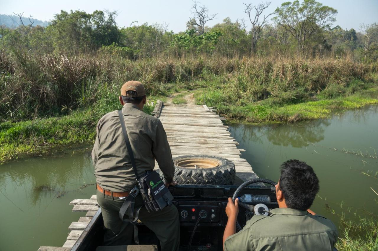Tiger Tops Tharu Lodge Chitwan Zewnętrze zdjęcie